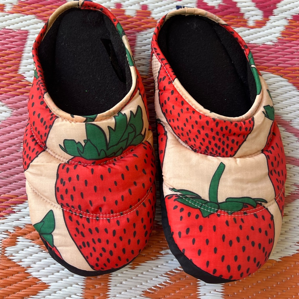Strawberry Baggu Slippers, Size M/L